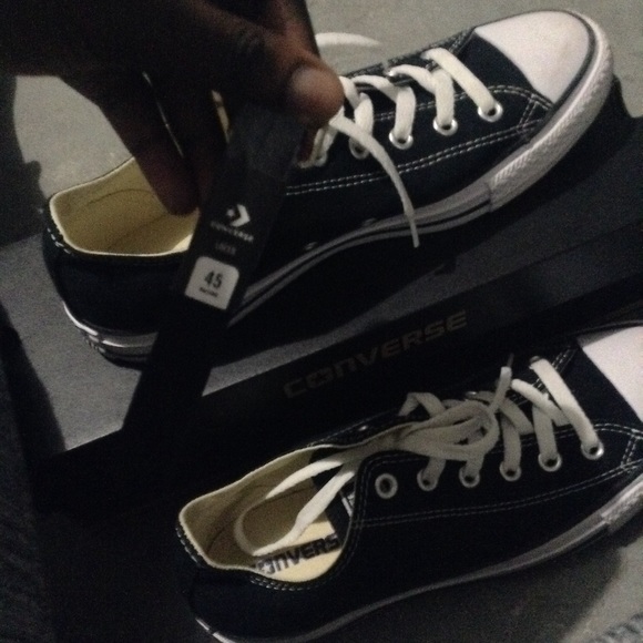 BLACK LOW TOP CONVERSE - Picture 3 of 3